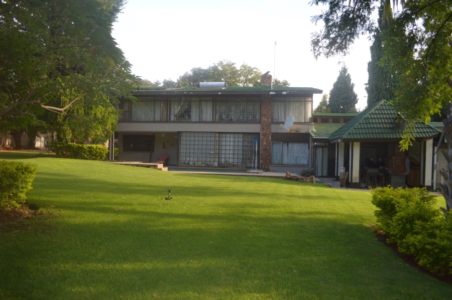 5 Bedroom Property for Sale in Wilkoppies North West